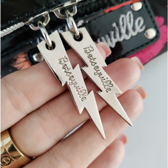 ✨RARE BETSEY JOHNSON LIPS MAKEUP BAG TRAVEL COSMETICS BAG BETSEY JOHNSON KISS✨ - Picture 4 of 6